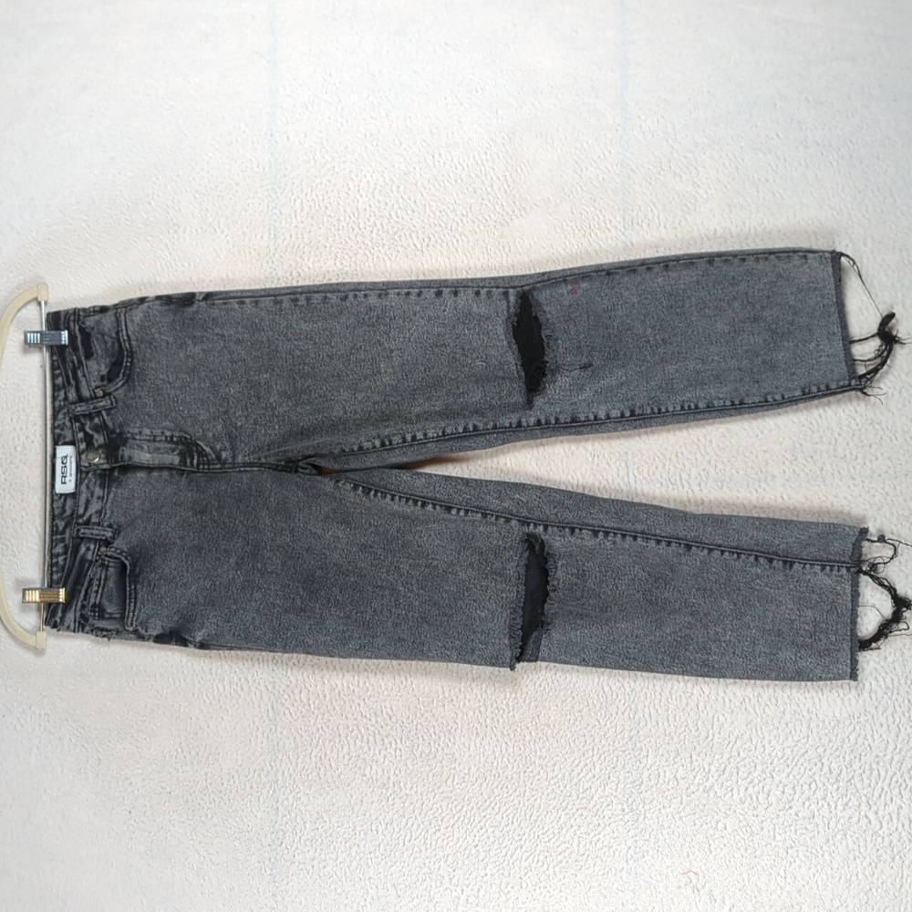 RSQ Junior's Black Raw Hem Distressed Straight Leg Jeans Waist 26‎